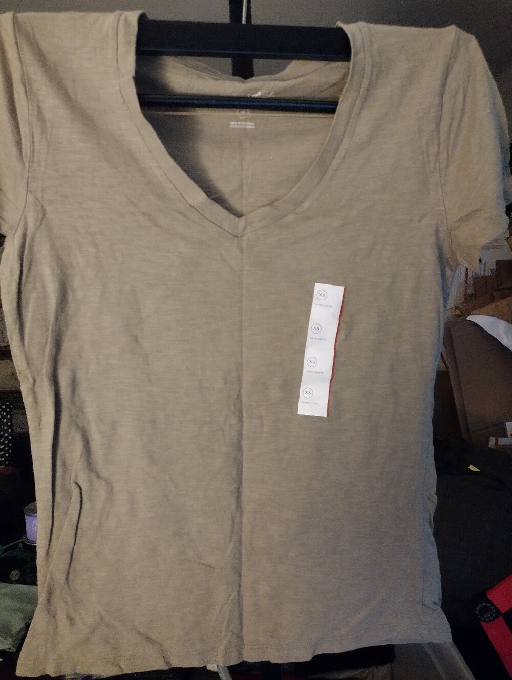 NWT Universal Thread Women’s V-Neck Short Sleeve Tee in Tan XS